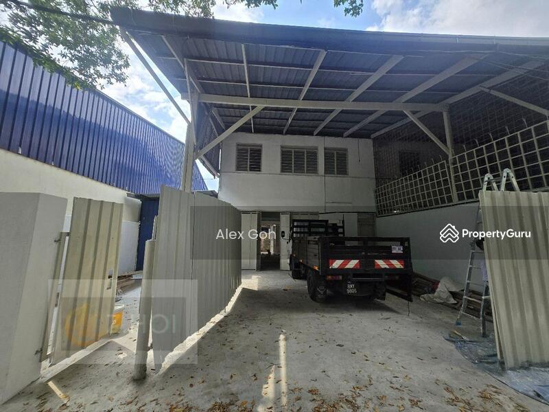 Untuk Disewa - Sg Rasau Industrial Park 1.5sty Semi-D Factory 35x66 Newly Refurbished